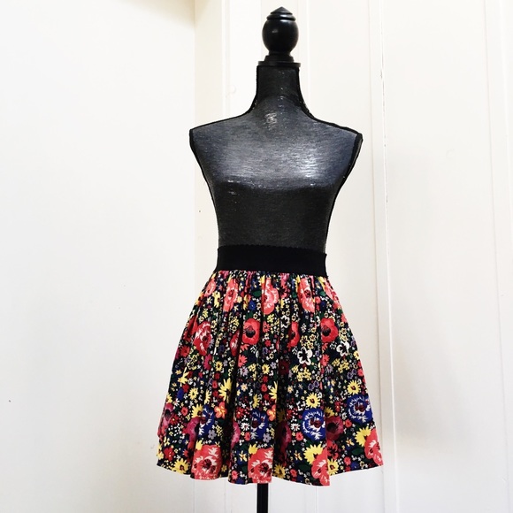 Forever 21 Dresses & Skirts - Mini Floral Fit & Flare Skirt
